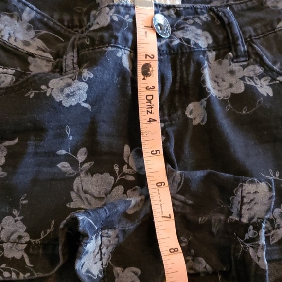 Paris Blues floral denim short shorts - Picture 5 of 7